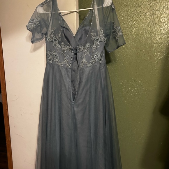 Formal Dress - Picture 3 of 4